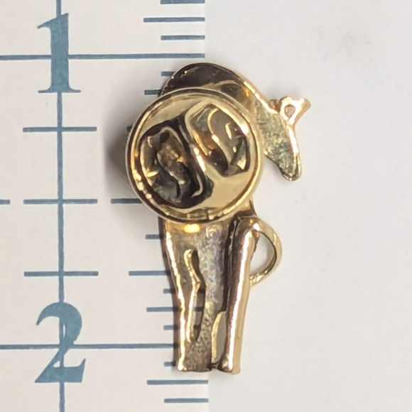 5️⃣ Giraffe Pin 🦒 - Picture 2 of 3